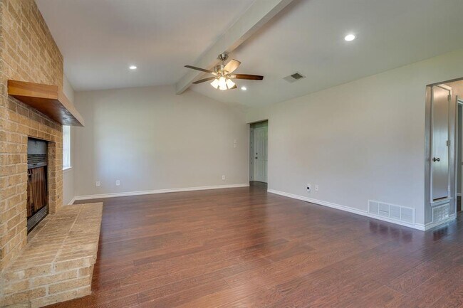 Building Photo - 2500 Quail Ridge Dr