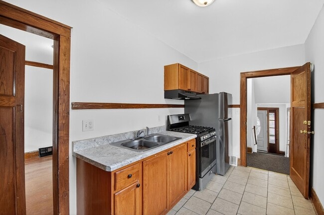 Building Photo - 1927 Harriet St