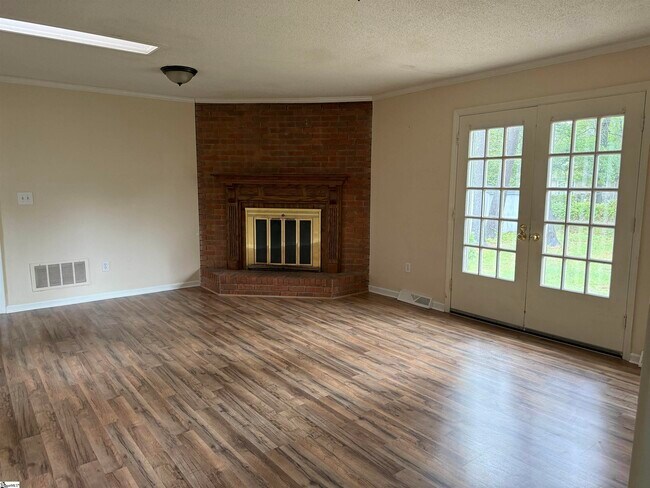 Building Photo - 10 Ellesmere Dr