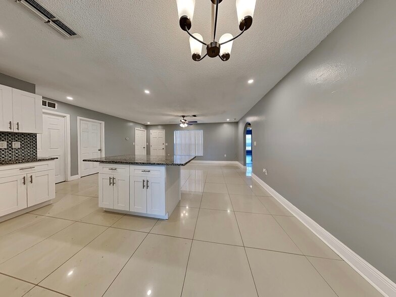 Building Photo - 6099 Colchester Ave