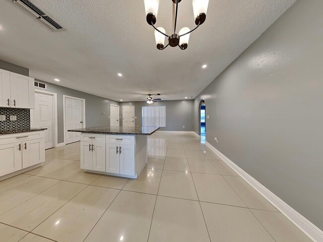 Building Photo - 6099 Colchester Ave