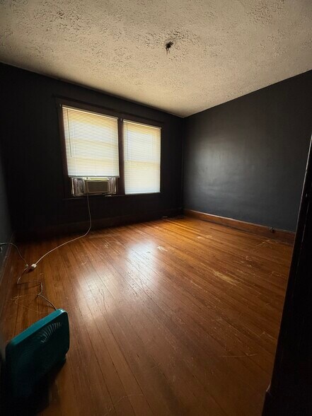 Bedroom at front of house upstairs - 906 E Morris St