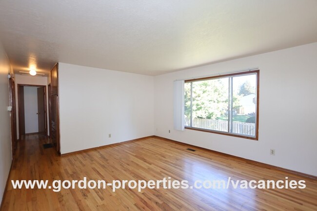 Building Photo - NE 164th Ave - Gresham 4 bedroom home with...