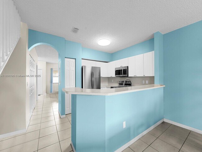 Building Photo - 2308 SE 24th Ave