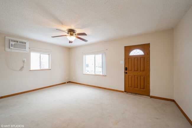 Building Photo - 3740 Kencrest Dr NE