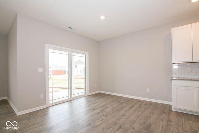 Building Photo - 876 Downey Ln