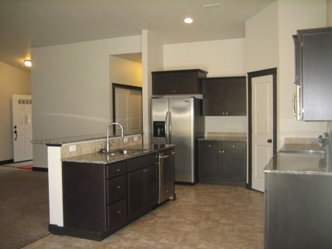 Building Photo - CDA Home w/ 22X45 RV Garage/Shop!