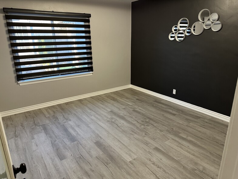 bedroom - 1220 N Cordova St