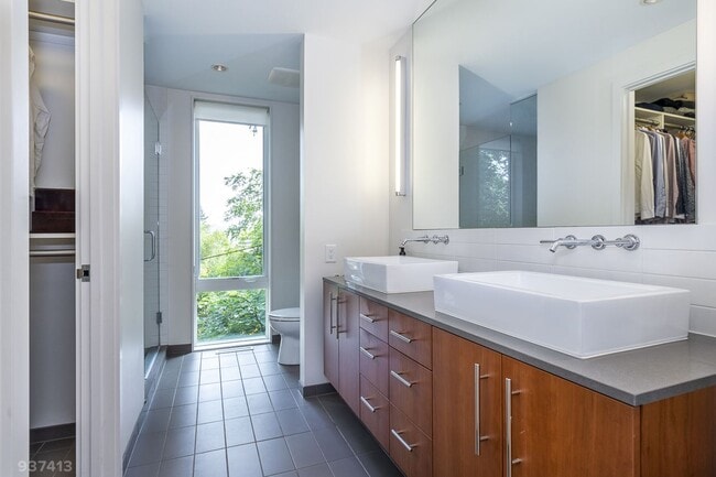 Building Photo - 209 N Prospect Ave