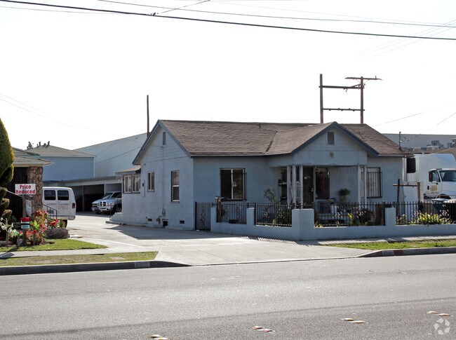 Primary Photo - 6940 Wilcox Ave