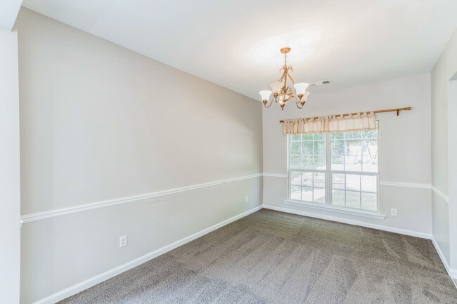 Building Photo - 2453 Lakebrooke Dr