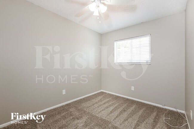 Building Photo - 205 E Orchid Ln