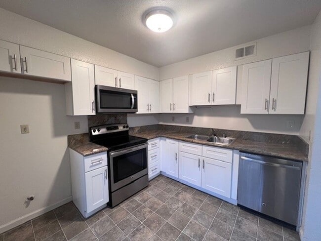 Building Photo - 4344003/41T