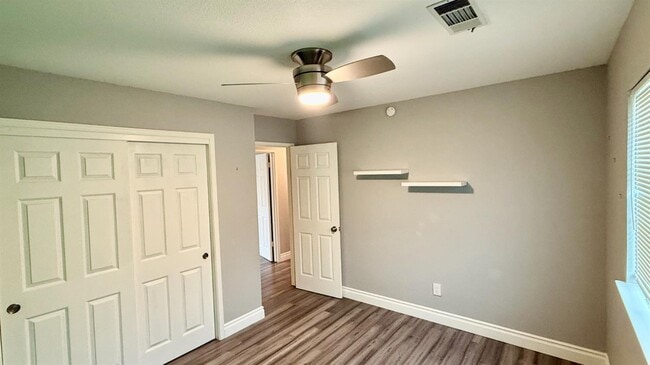 Building Photo - 2123 Cottonwood Ct