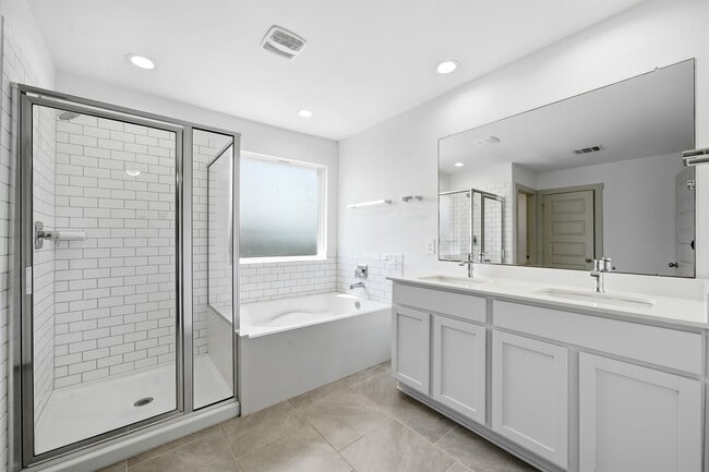 Building Photo - 818 Starcross Bnd Dr