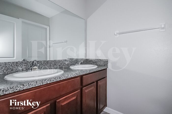 Building Photo - 10111 Paradise Fish Dr