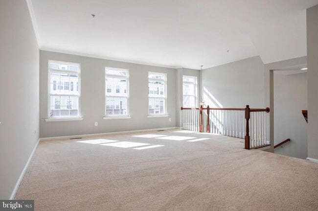 Building Photo - 844 Oriole Ave