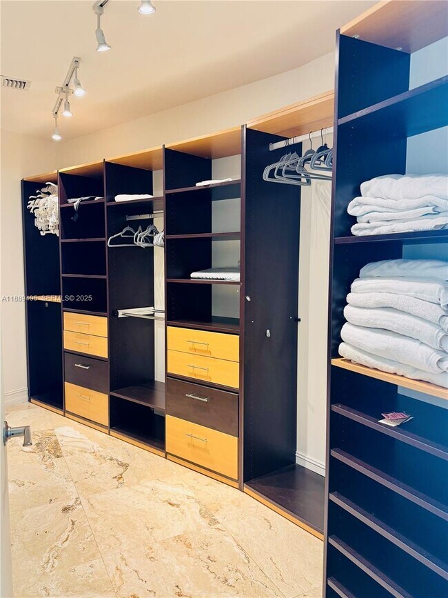 Building Photo - 16001 Collins Ave