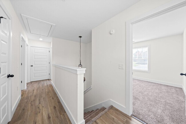 Building Photo - Pet Friendly Three Bedroom!