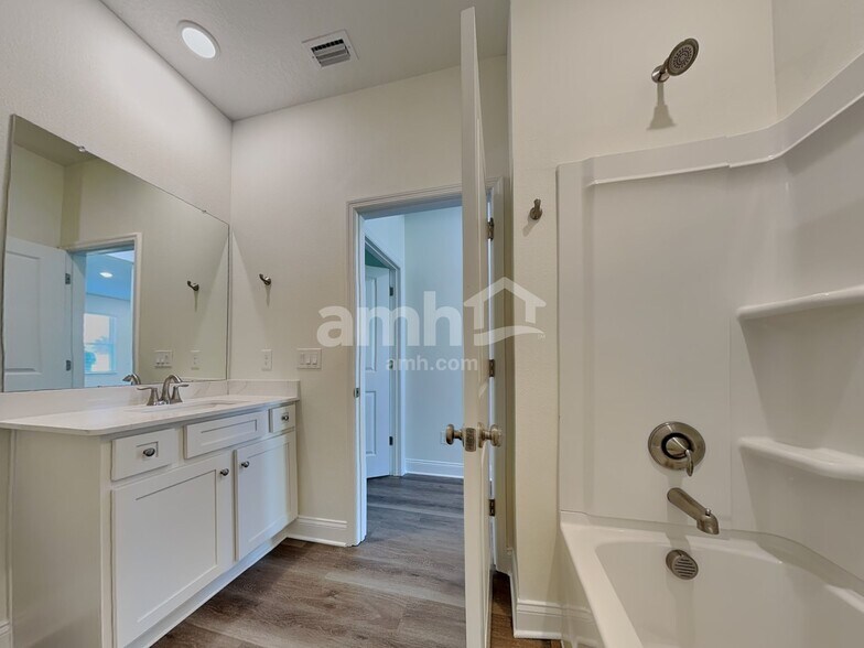 Building Photo - 2508 Feather Crst Dr