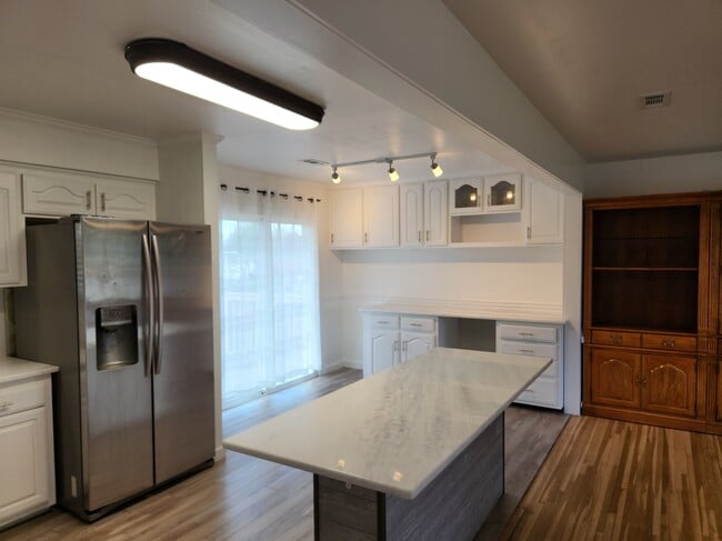 Building Photo - 114 Maureen Dr