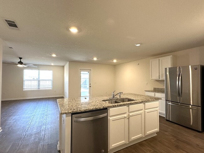 Building Photo - 1046 Limpkin St