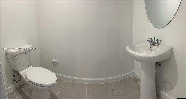 Building Photo - 2451 SE 28th St