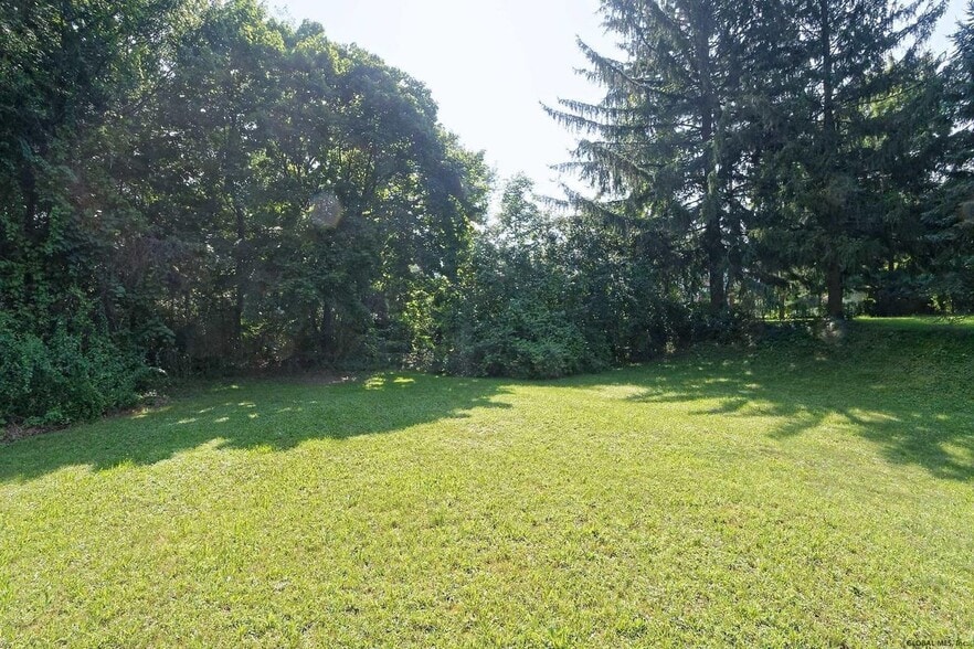 Building Photo - 263 N Greenbush Rd