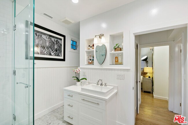 Building Photo - 1760 Nichols Canyon Rd