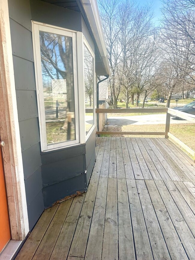 Building Photo - Spacious 4 Bed Home Near Bass Pro with Detached Garage & Fenced Yard