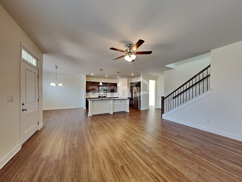 Building Photo - 5125 Jack Byrnes Dr