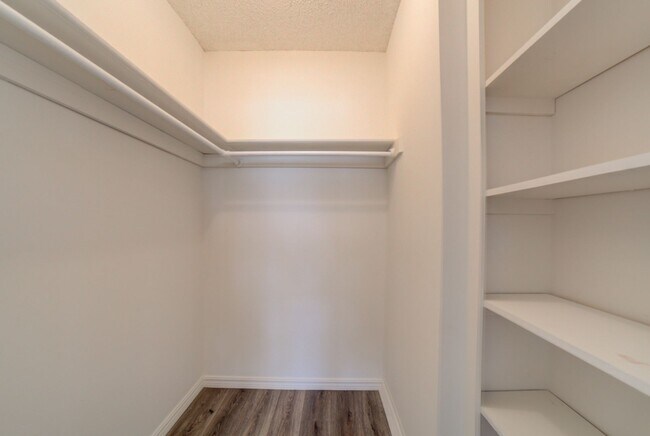 Building Photo - Newly renovated 3 bed / 2 Bath in Tulsa! Available Mid June!