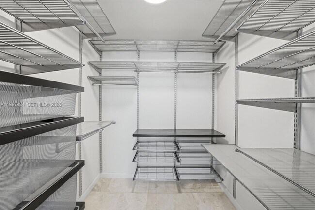 Building Photo - 495 Brickell Ave