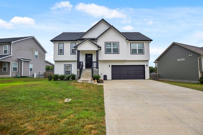 Primary Photo - Pet Friendly Four Bedroom with Basement!