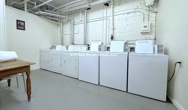 Building Photo - 2 Ware St