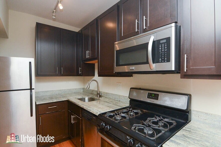 Building Photo - 4614 Paulina N St