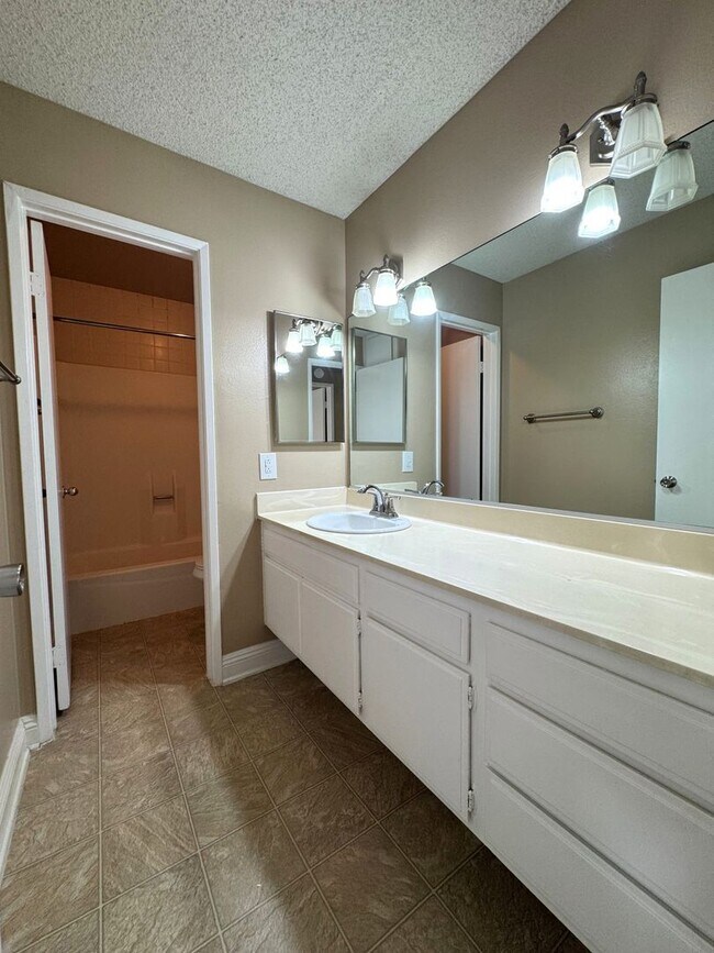 Building Photo - 7313 Unicorn Cir