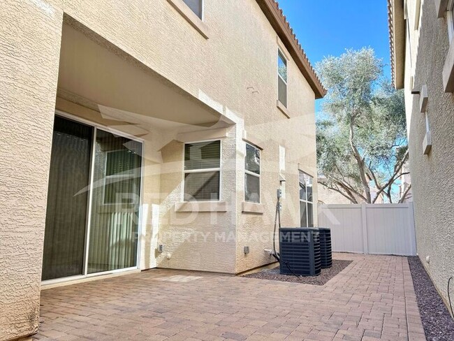 Building Photo - 850 S Henry Ln