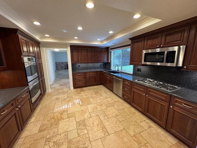 Building Photo - Spacious East Ventura Home- Many Interior Upgrades and Large Backyard!