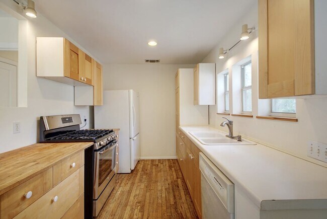 Building Photo - 3214 Larry Lane