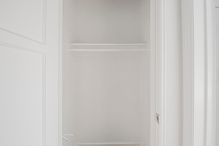 Building Photo - 5838.5 W 88th St