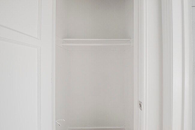 Building Photo - 5844 W 88th St