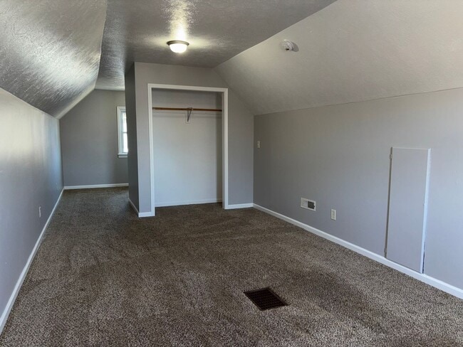 Building Photo - 3 Bedroom House Available Now!!