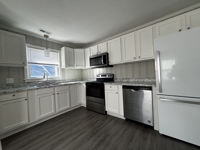 Building Photo - 516 Olivia Ln