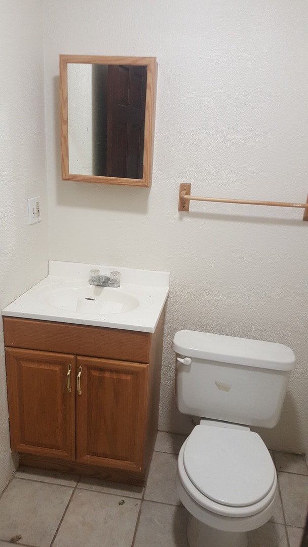 Building Photo - Bernalillo Beauty