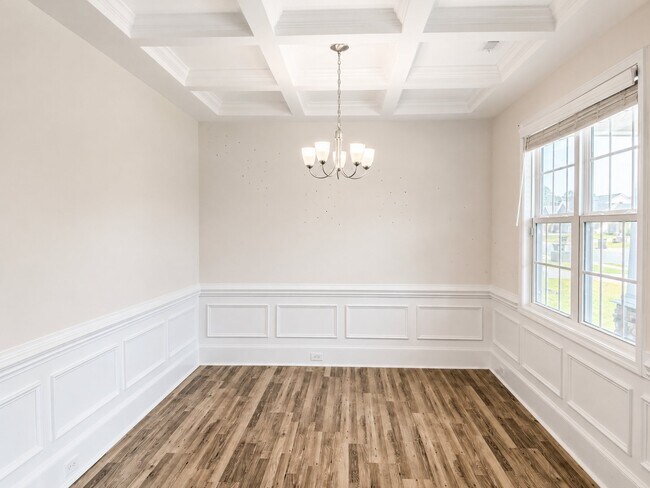 Building Photo - 2120 Lunsford Dr
