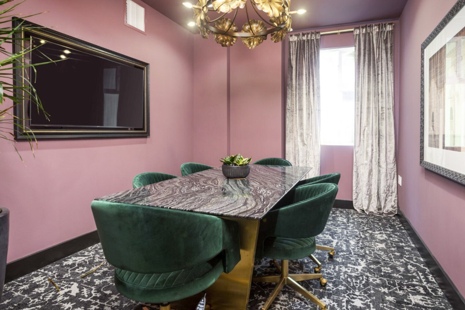 Building Photo - 5710 Crescent Prk E