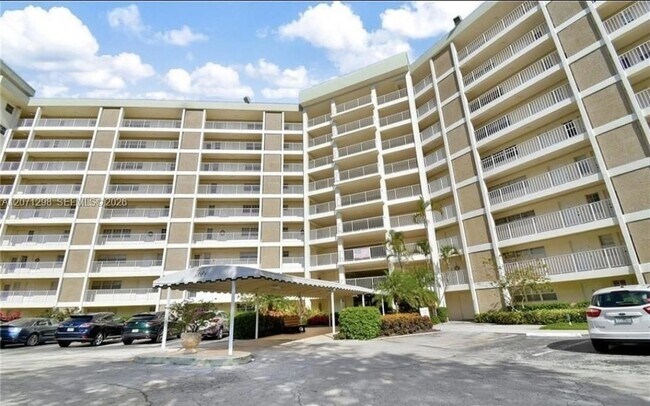 Building Photo - 3090 N Course Dr