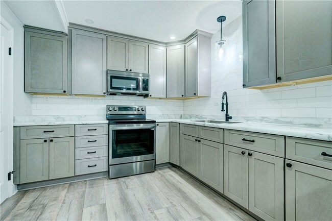 Building Photo - 138 S Union St