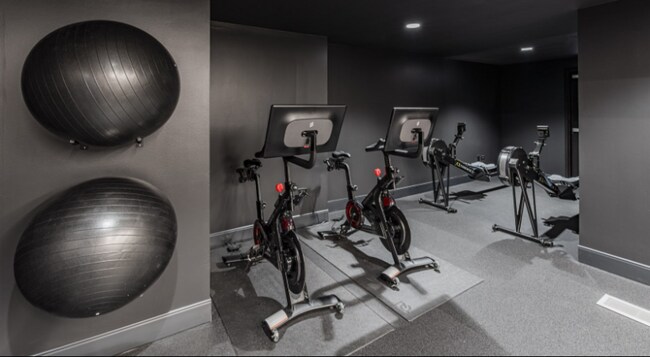 Building Photo - 566 W Kinzie St